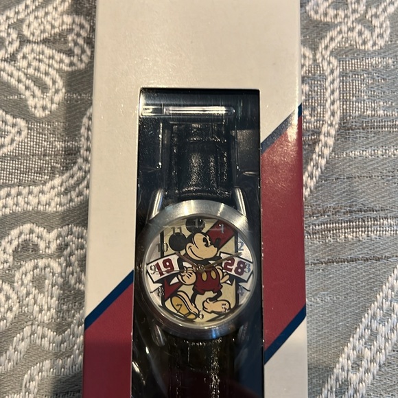 Limited Release Disney Parks Mickey watch NWT - Picture 2 of 6